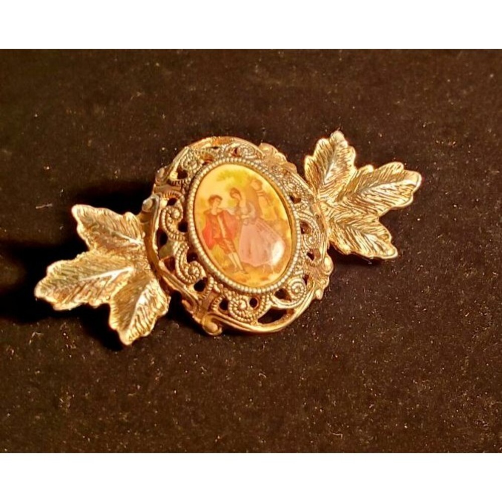Classy -  Gold Tone Vintage Victorian Couple Cameo Brooch or Pin w/ Leaf Detail